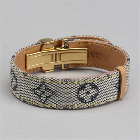 louis vuitton armband maat 17|Louis Vuitton clothing.